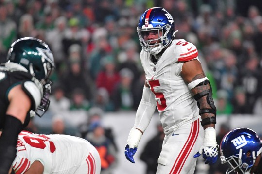 Dec 25, 2023; Philadelphia, Pennsylvania, USA; New York Giants linebacker Kayvon Thibodeaux (5) against the Philadelphia Eagles at Lincoln Financial Field. Mandatory Credit: Eric Hartline-USA TODAY Sports