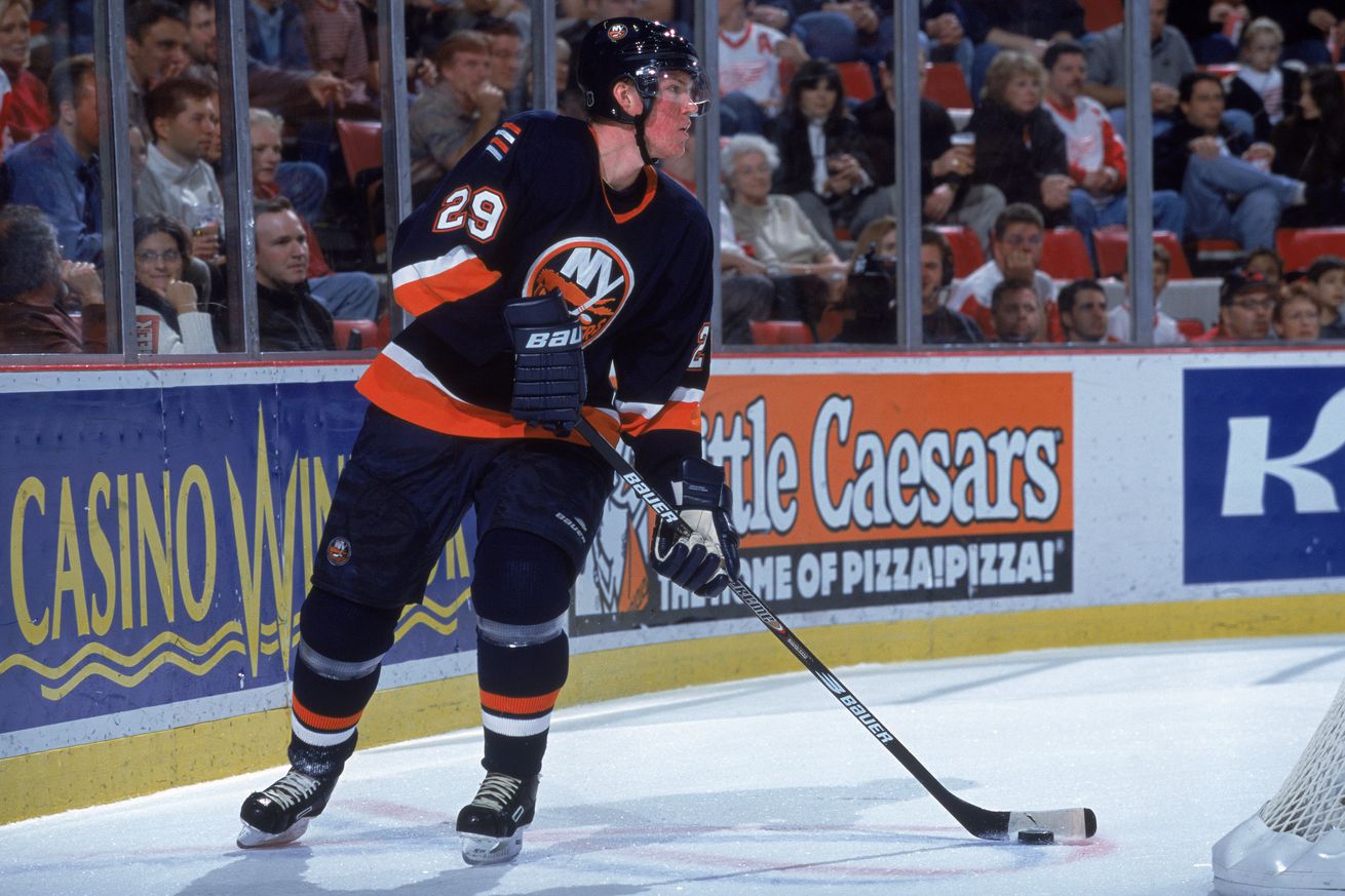 Kenny Jonsson skates with the puck behind the net