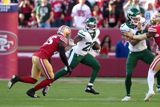 Sep 9, 2024; Santa Clara, California, USA; New York Jets running back Breece Hall (center) carries the ball against San Francisco 49ers linebacker Demetrius Flannigan-Fowles (left) during the first quarter at Levi's Stadium. Mandatory Credit: Darren Yamashita-Imagn Images