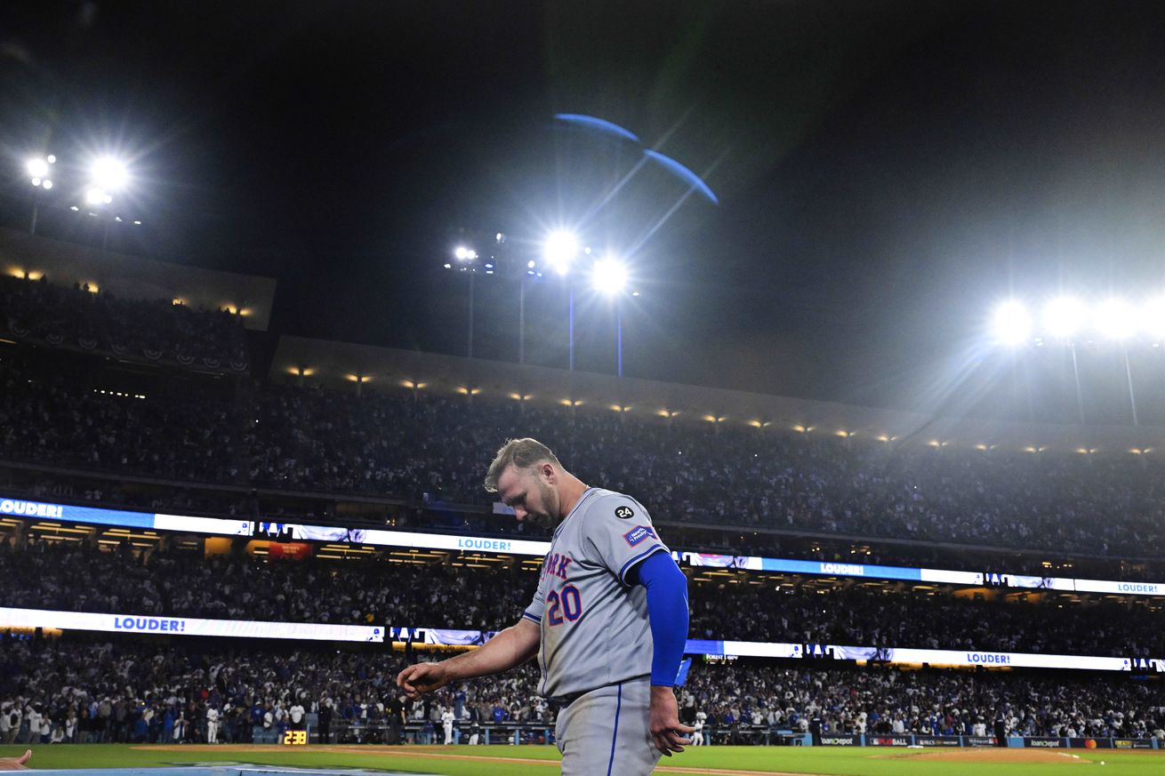 Los Angeles Dodgers defeat the New York Mets 10-5 to win game 6 of a National League Championship Series.