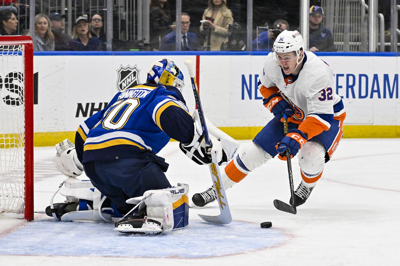 NHL: New York Islanders at St. Louis Blues