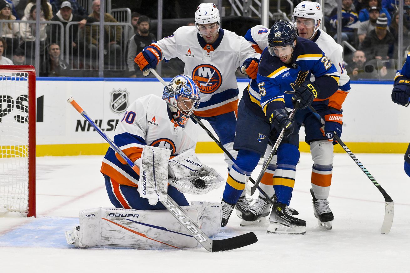 NHL: New York Islanders at St. Louis Blues