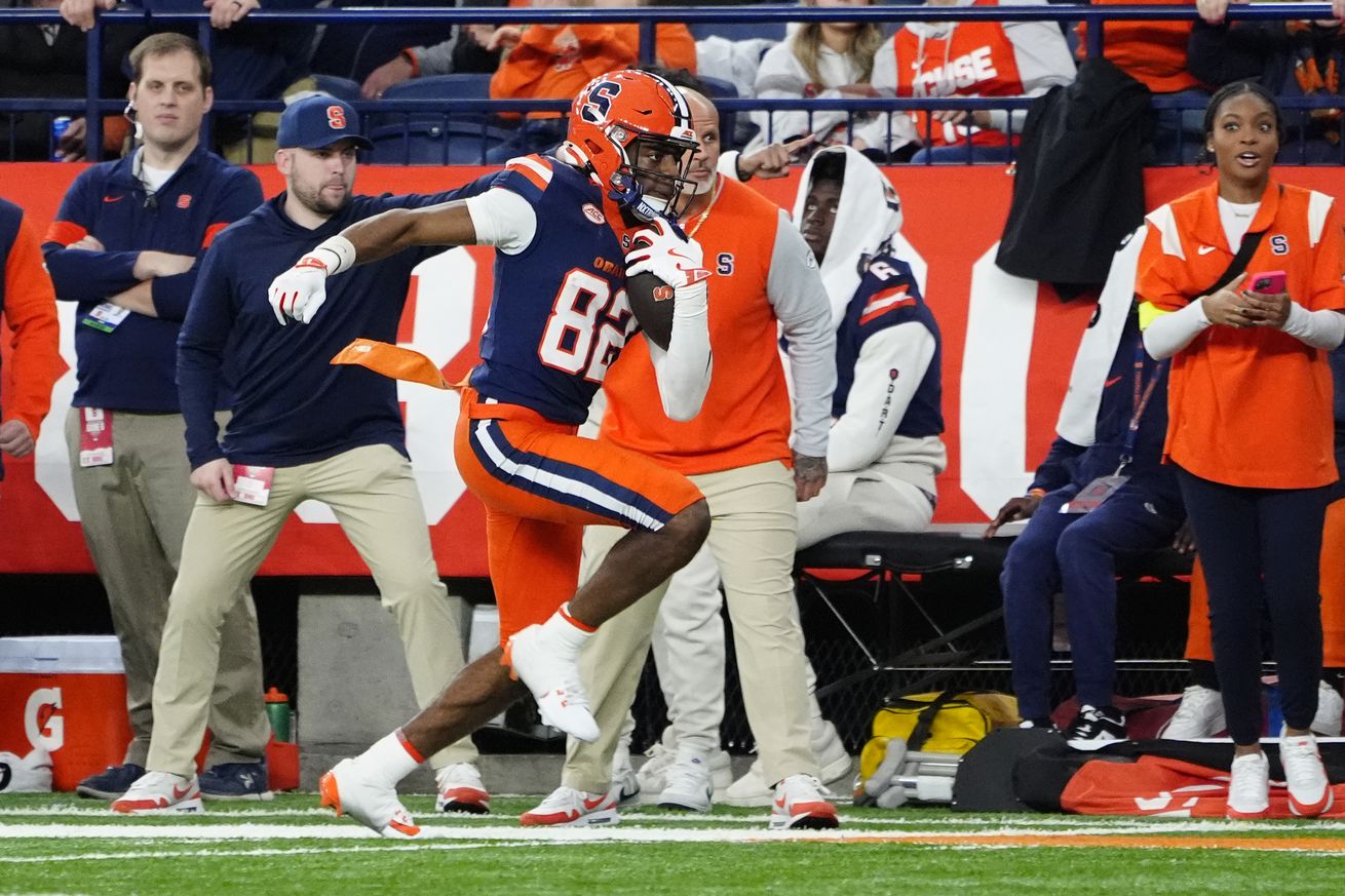 COLLEGE FOOTBALL: NOV 23 UConn at Syracuse