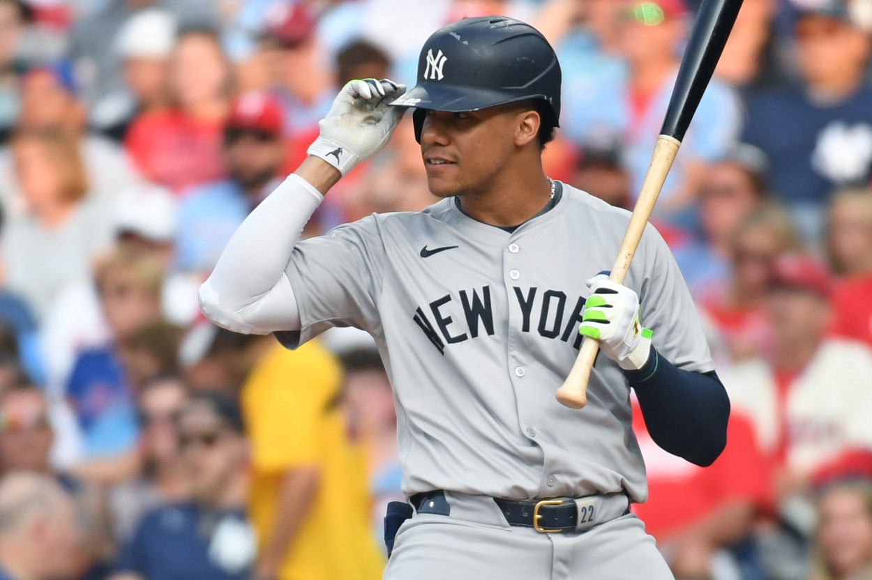 Jul 29, 2024; Philadelphia, Pennsylvania, USA; New York Yankees outfielder Juan Soto (22) at bat against the Philadelphia Phillies at Citizens Bank Park. Mandatory Credit: Eric Hartline-Imagn Images