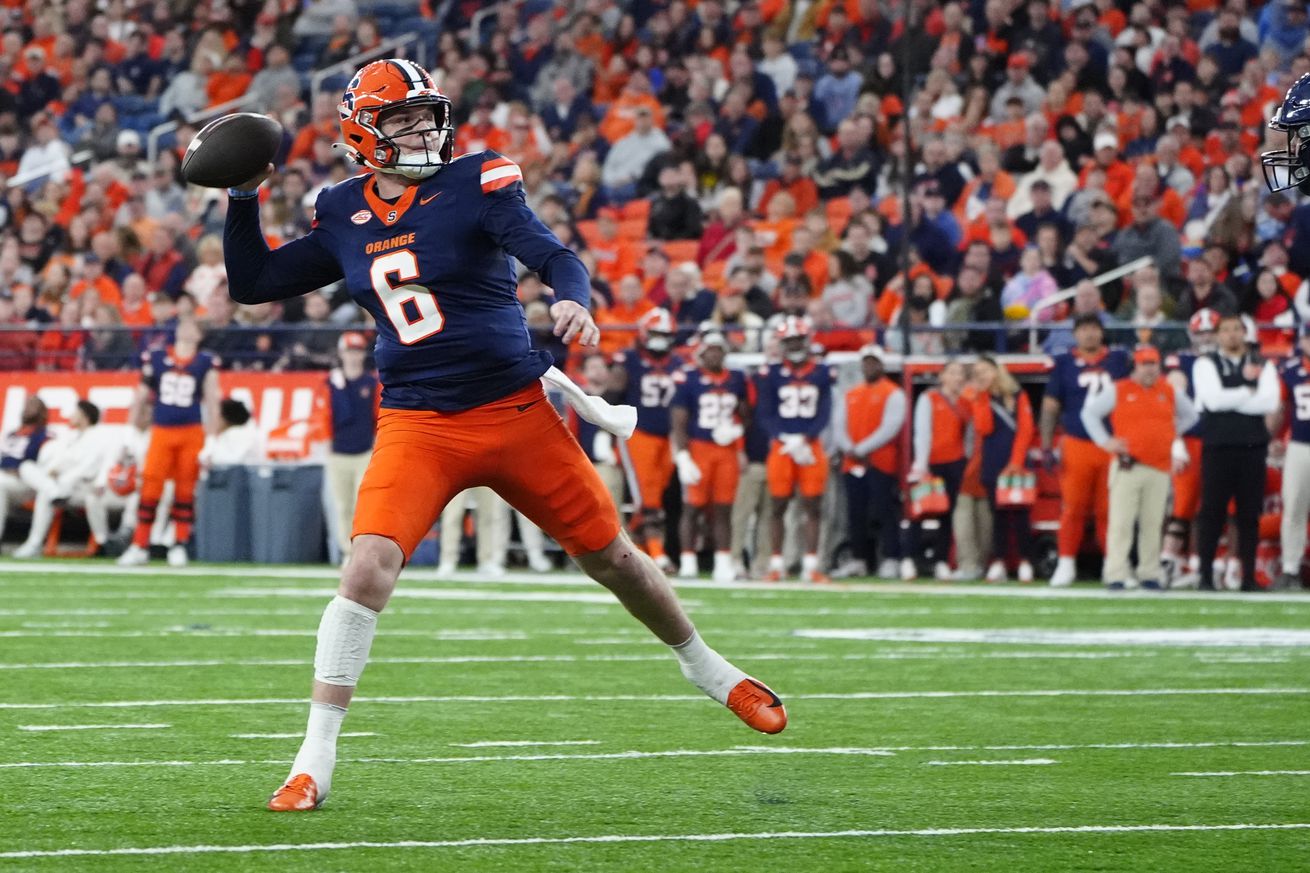 COLLEGE FOOTBALL: NOV 23 UConn at Syracuse