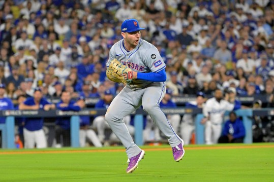 Oct 20, 2024; Los Angeles, California, USA; New York Mets first baseman Pete Alonso (20) fields the ball hit by Los Angeles Dodgers second baseman Chris Taylor (not pictured) in the sixth inning during game six of the NLCS for the 2024 MLB playoffs at Dodger Stadium. Mandatory Credit: Jayne Kamin-Oncea-Imagn Images