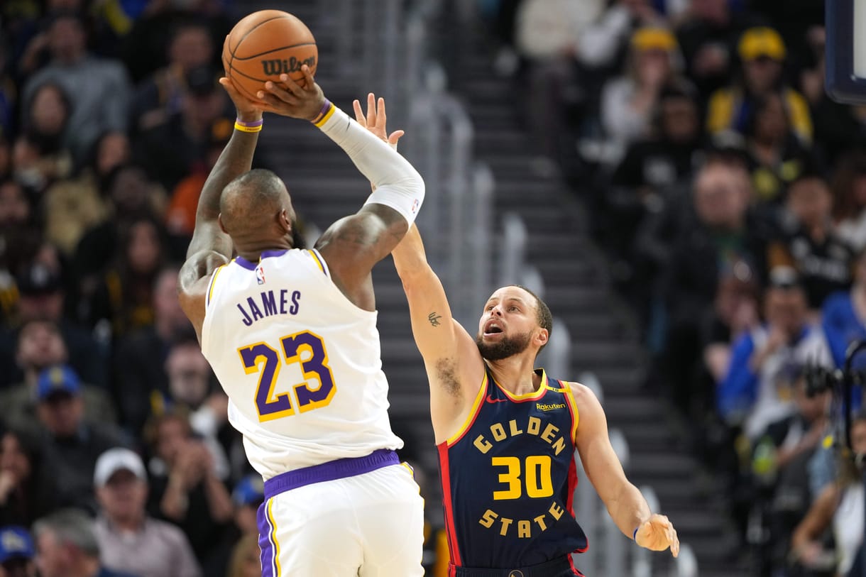 Jan 25, 2025; San Francisco, California, USA; Golden State Warriors guard Stephen Curry (30) defends against Los Angeles Lakers forward LeBron James (23) during the fourth quarter at Chase Center. Mandatory Credit: Darren Yamashita-Imagn Images