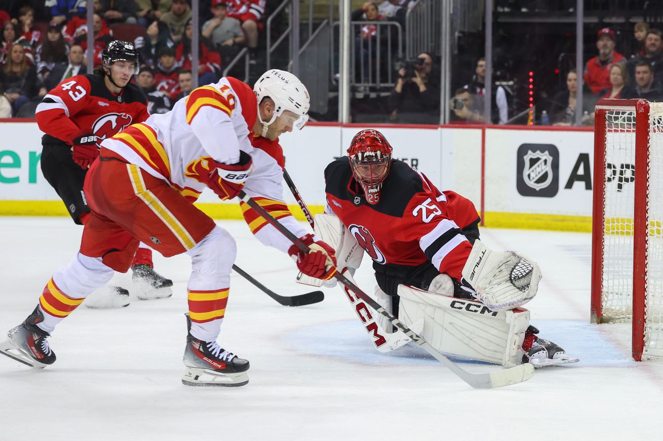 NHL: Calgary Flames at New Jersey Devils